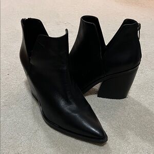 Vince Camuto Black leather Ankle Boots, size 10M